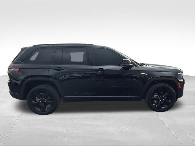 used 2024 Jeep Grand Cherokee car, priced at $37,297