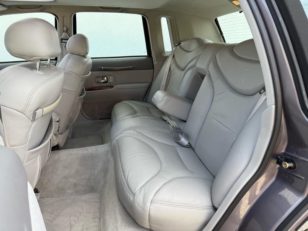 used 1995 Lincoln Town Car car, priced at $16,980