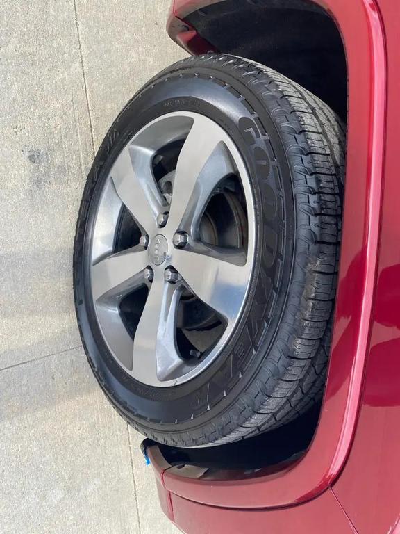 used 2014 Jeep Grand Cherokee car, priced at $12,990