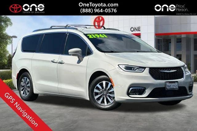 used 2021 Chrysler Pacifica Hybrid car, priced at $21,263