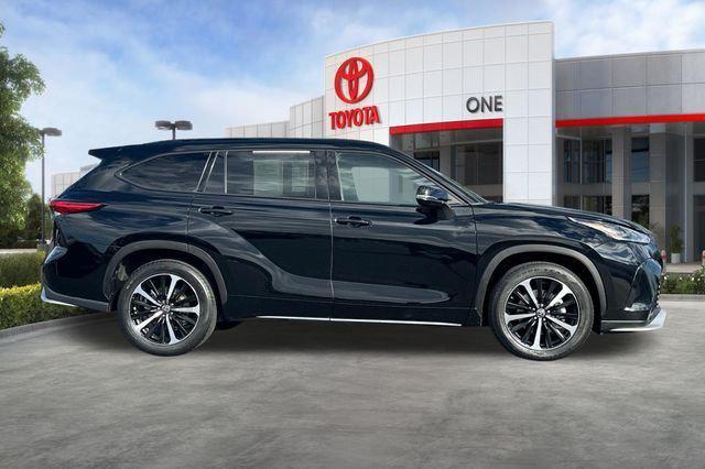 used 2021 Toyota Highlander car, priced at $29,965