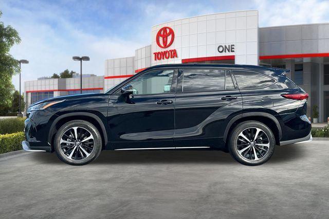 used 2021 Toyota Highlander car, priced at $29,965