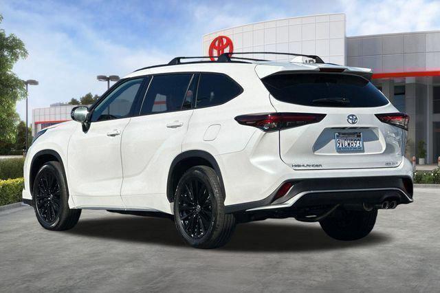 used 2025 Toyota Highlander car, priced at $48,961
