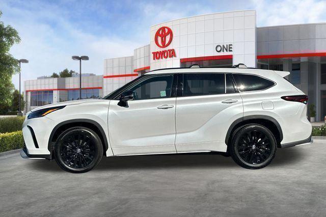 used 2025 Toyota Highlander car, priced at $48,961