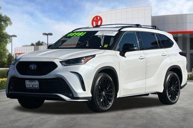 used 2025 Toyota Highlander car, priced at $48,961
