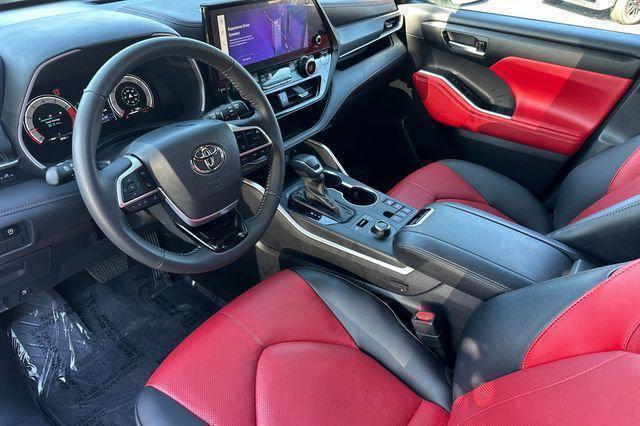 used 2025 Toyota Highlander car, priced at $48,961