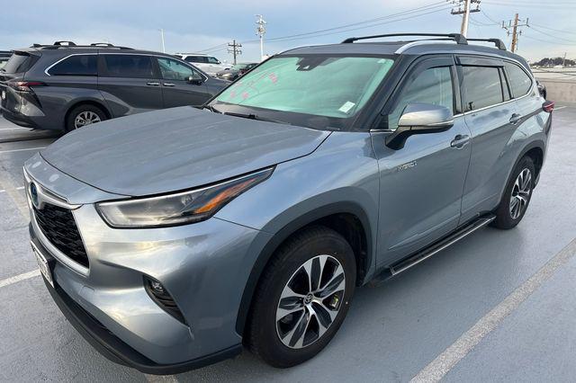 used 2021 Toyota Highlander Hybrid car, priced at $27,961