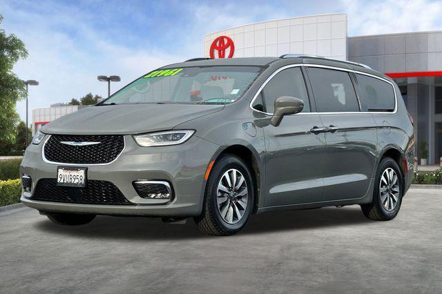 used 2021 Chrysler Pacifica Hybrid car, priced at $17,965