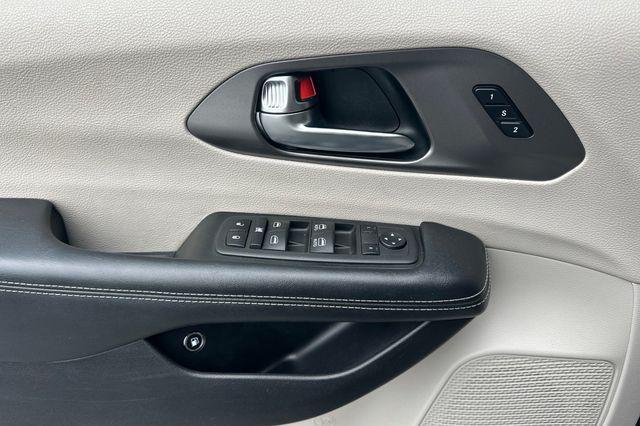 used 2021 Chrysler Pacifica Hybrid car, priced at $17,965