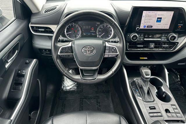 used 2023 Toyota Highlander car, priced at $31,962