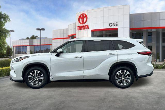 used 2023 Toyota Highlander car, priced at $31,962