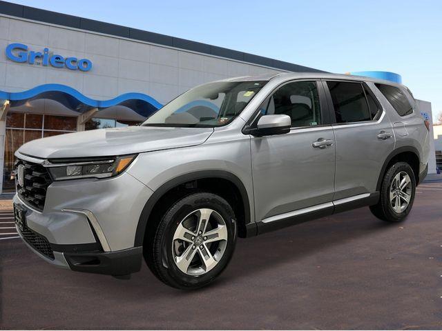 new 2025 Honda Pilot car, priced at $45,595