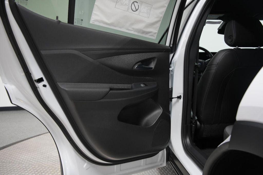 new 2025 Buick Envista car, priced at $24,585