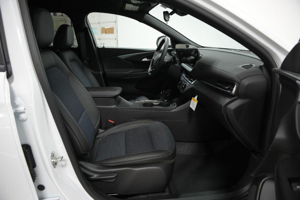 new 2025 Buick Envista car, priced at $24,585