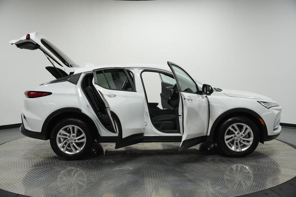 new 2025 Buick Envista car, priced at $24,585