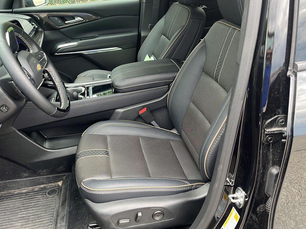 used 2026 Chevrolet Traverse car, priced at $53,900