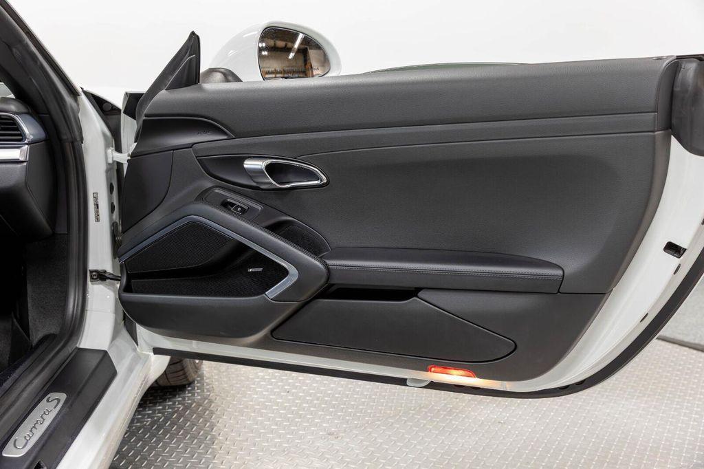 Porsche 911 view 85