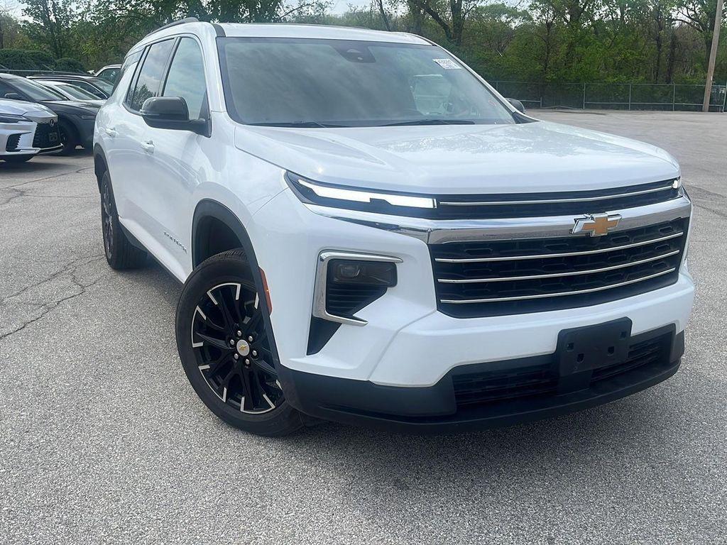 used 2025 Chevrolet Traverse car, priced at $40,500