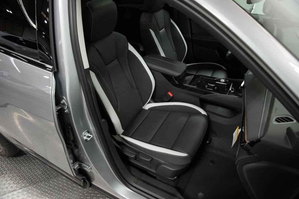 new 2025 Buick Envision car, priced at $36,735