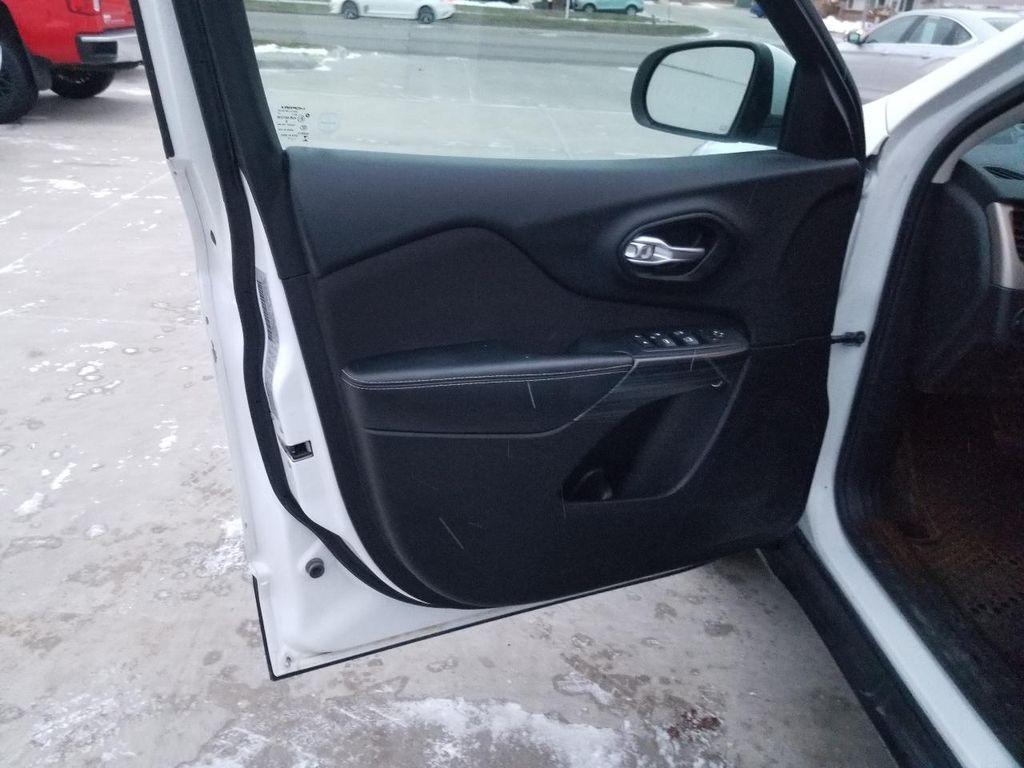 used 2015 Jeep Cherokee car, priced at $5,995