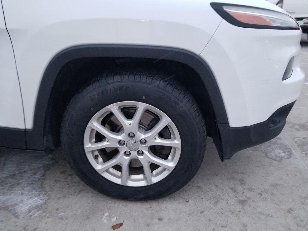 used 2015 Jeep Cherokee car, priced at $5,995