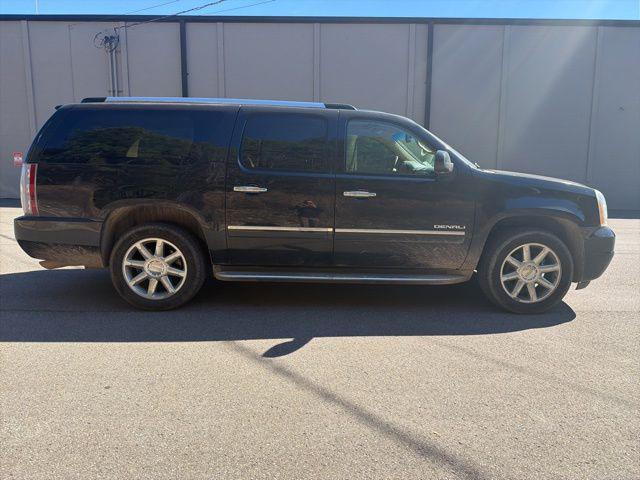 used 2013 GMC Yukon XL car, priced at $9,995