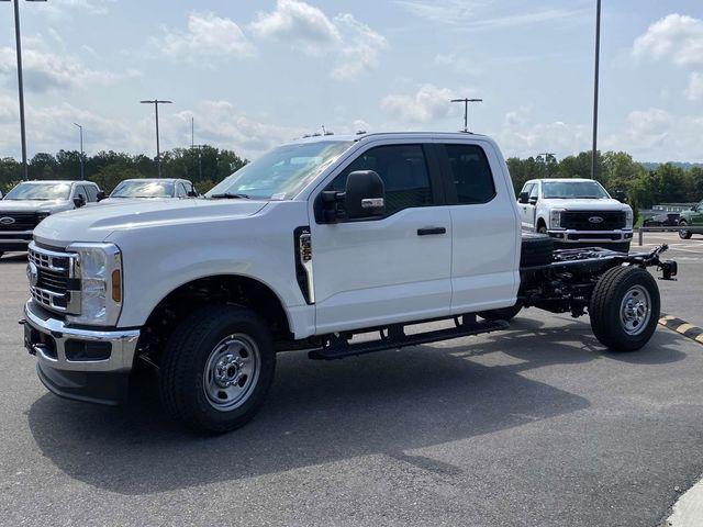 new 2025 Ford F-350 car, priced at $52,038