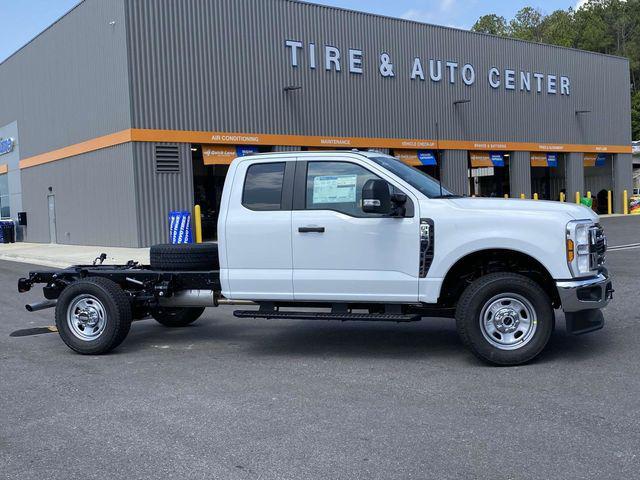 new 2025 Ford F-350 car, priced at $52,038