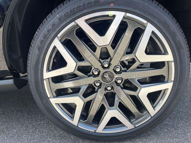 new 2026 Ford Expedition car, priced at $84,071