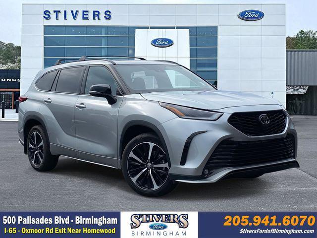 used 2022 Toyota Highlander car, priced at $26,499