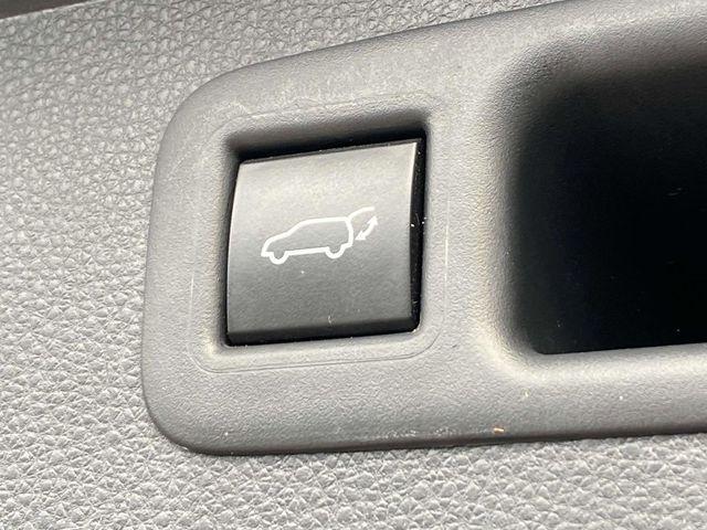 used 2022 Toyota Highlander car, priced at $27,990