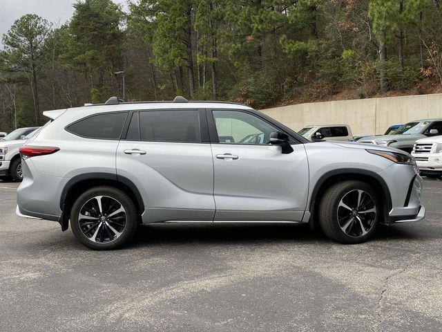 used 2022 Toyota Highlander car, priced at $27,990