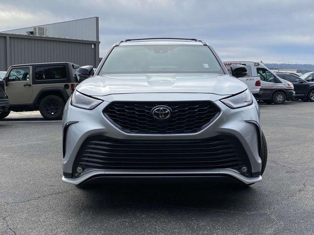 used 2022 Toyota Highlander car, priced at $27,990