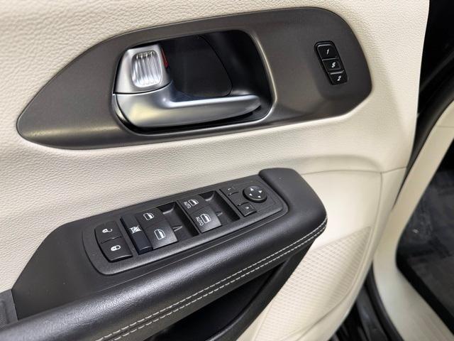 used 2024 Chrysler Pacifica car, priced at $26,995