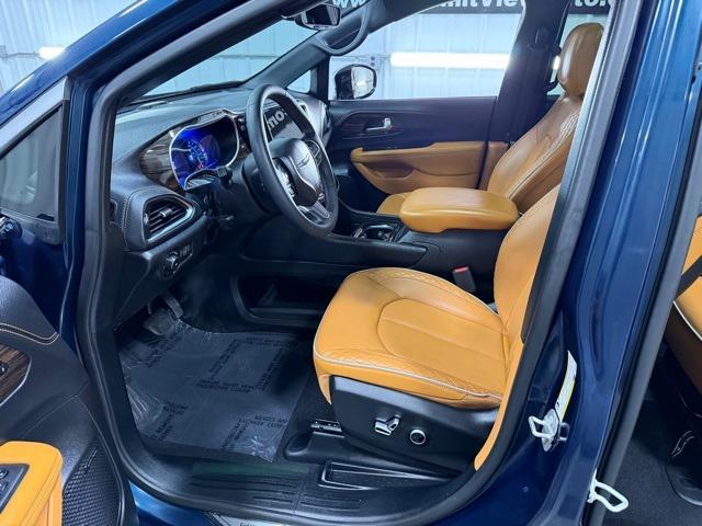 used 2023 Chrysler Pacifica Hybrid car, priced at $39,189