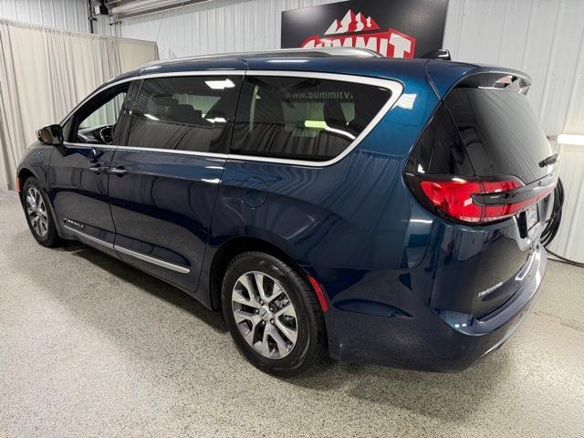 used 2023 Chrysler Pacifica Hybrid car, priced at $39,189