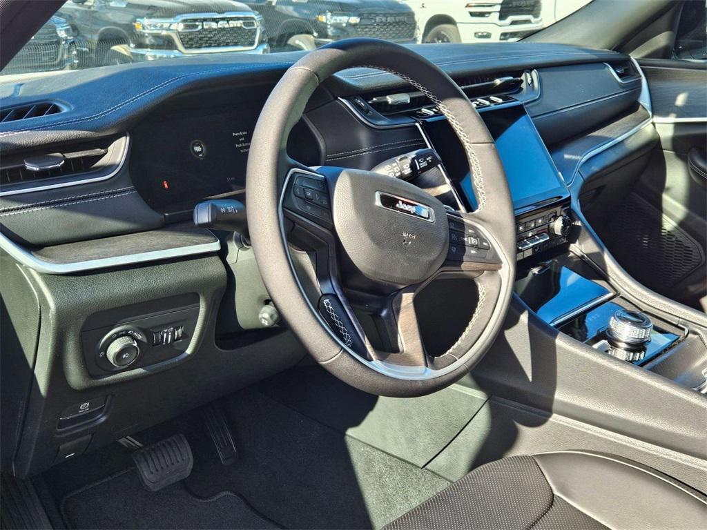 new 2025 Jeep Grand Cherokee car, priced at $45,446