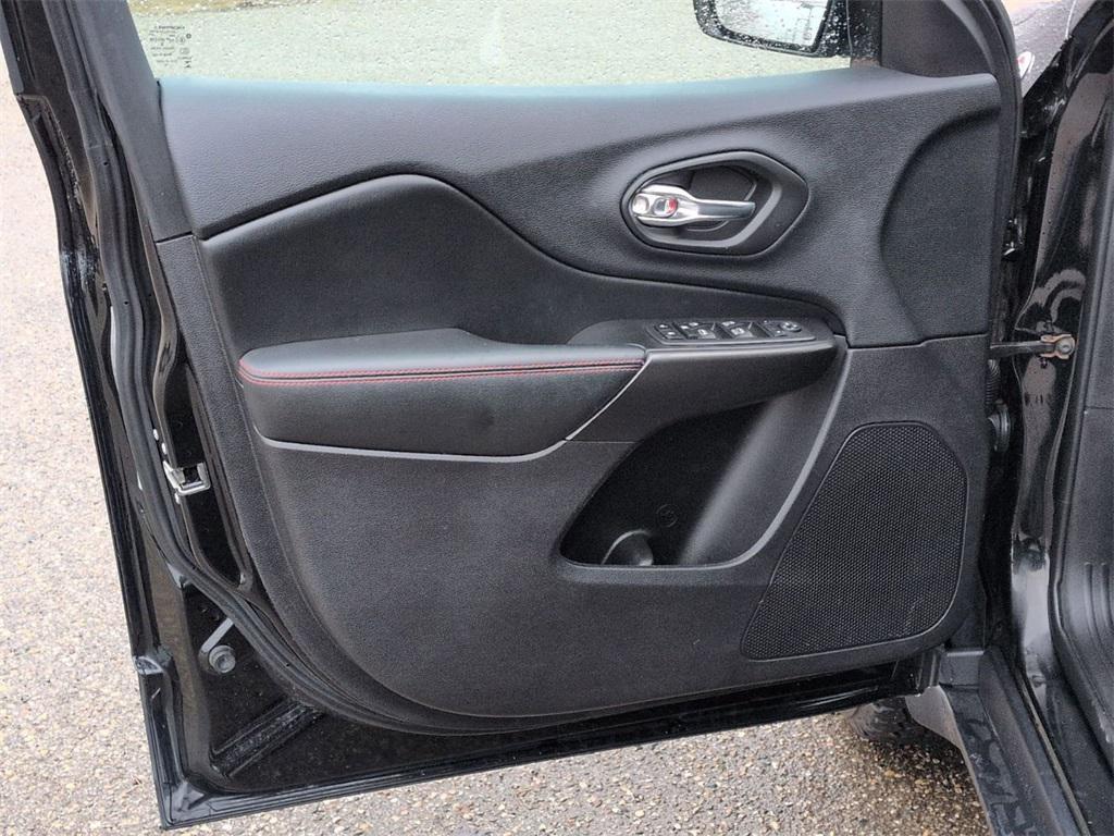 used 2020 Jeep Cherokee car, priced at $19,095