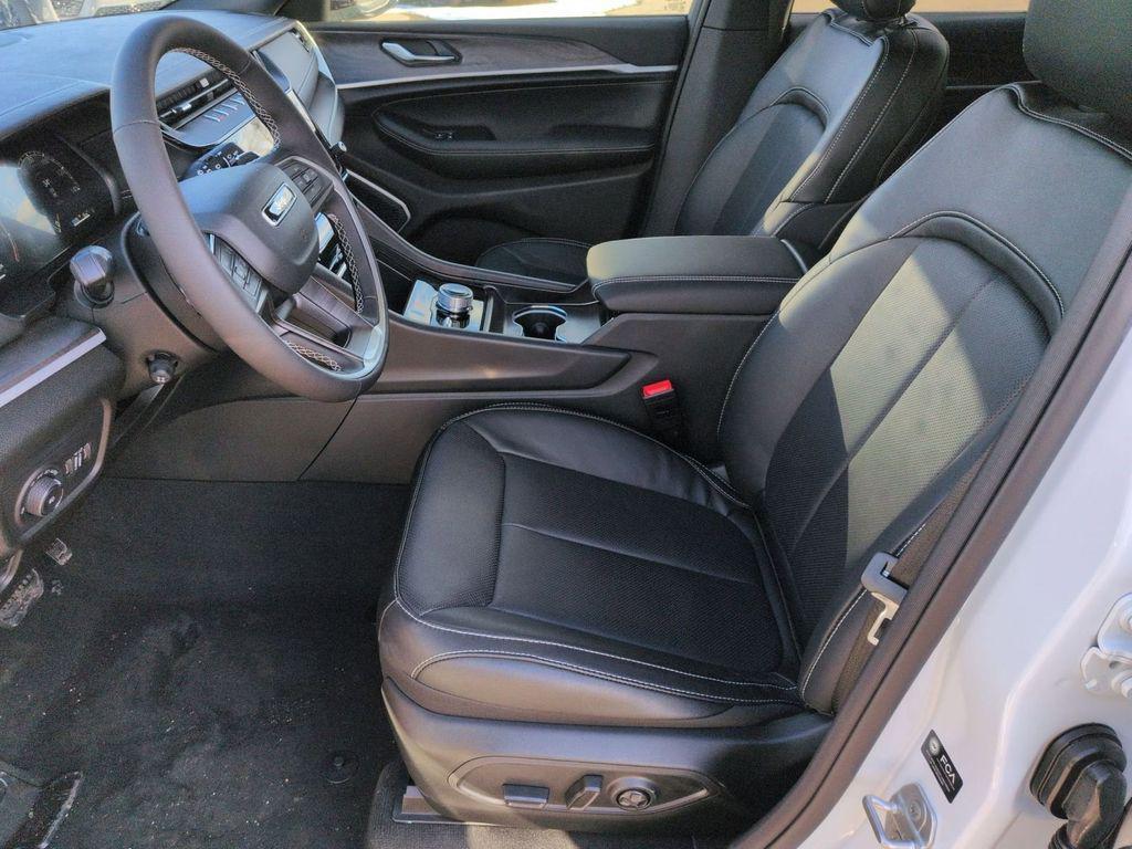 new 2026 Jeep Grand Cherokee car, priced at $44,500