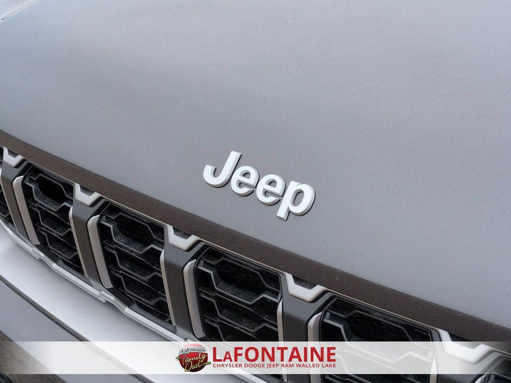 new 2026 Jeep Grand Cherokee car, priced at $40,764