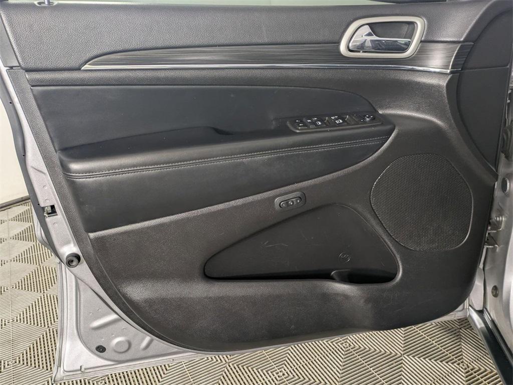 used 2021 Jeep Grand Cherokee car, priced at $19,985