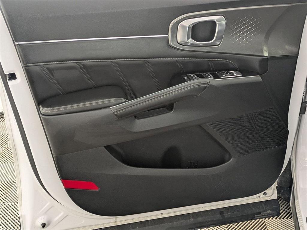used 2022 Kia Sorento car, priced at $25,900
