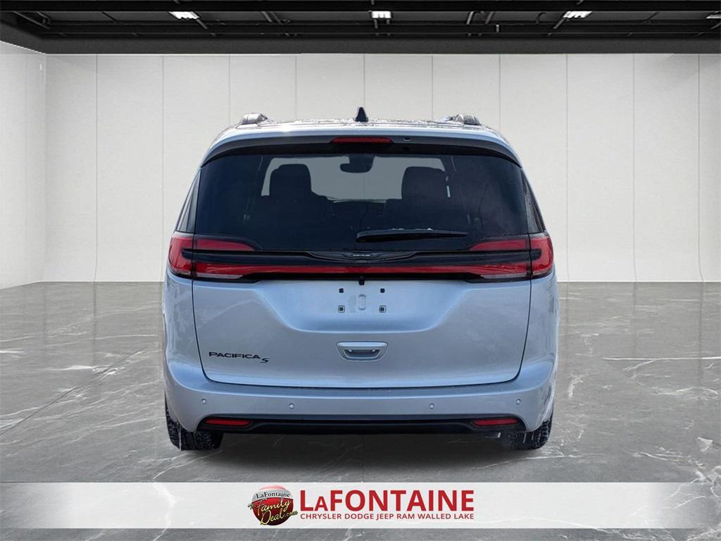 new 2026 Chrysler Pacifica car, priced at $41,951