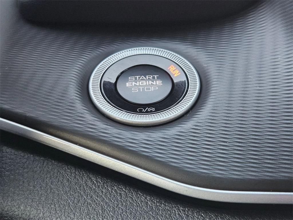 new 2025 Jeep Grand Cherokee car, priced at $40,130