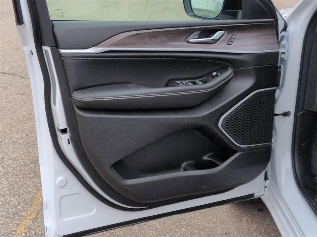 new 2026 Jeep Grand Cherokee car, priced at $46,456