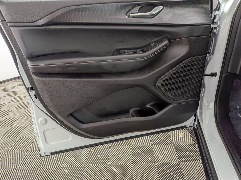 used 2024 Jeep Grand Cherokee car, priced at $37,300