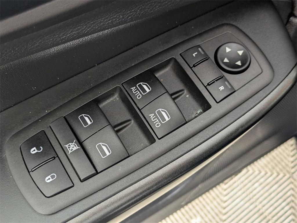 used 2023 Jeep Cherokee car, priced at $22,795