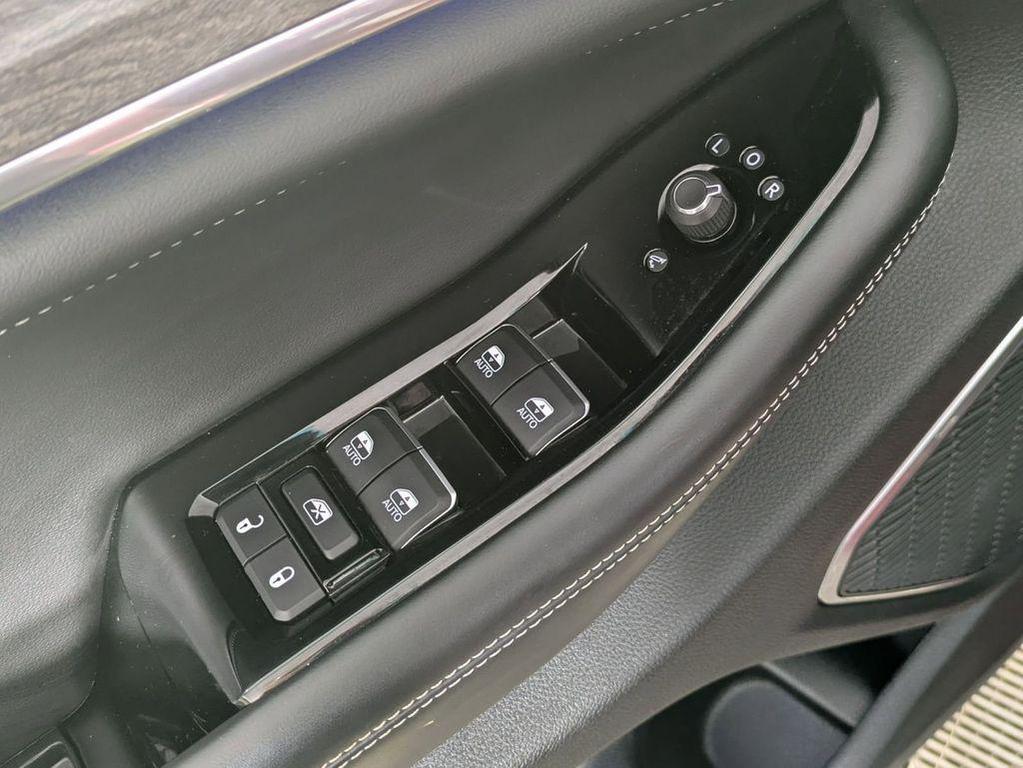 used 2023 Jeep Grand Cherokee car, priced at $38,285