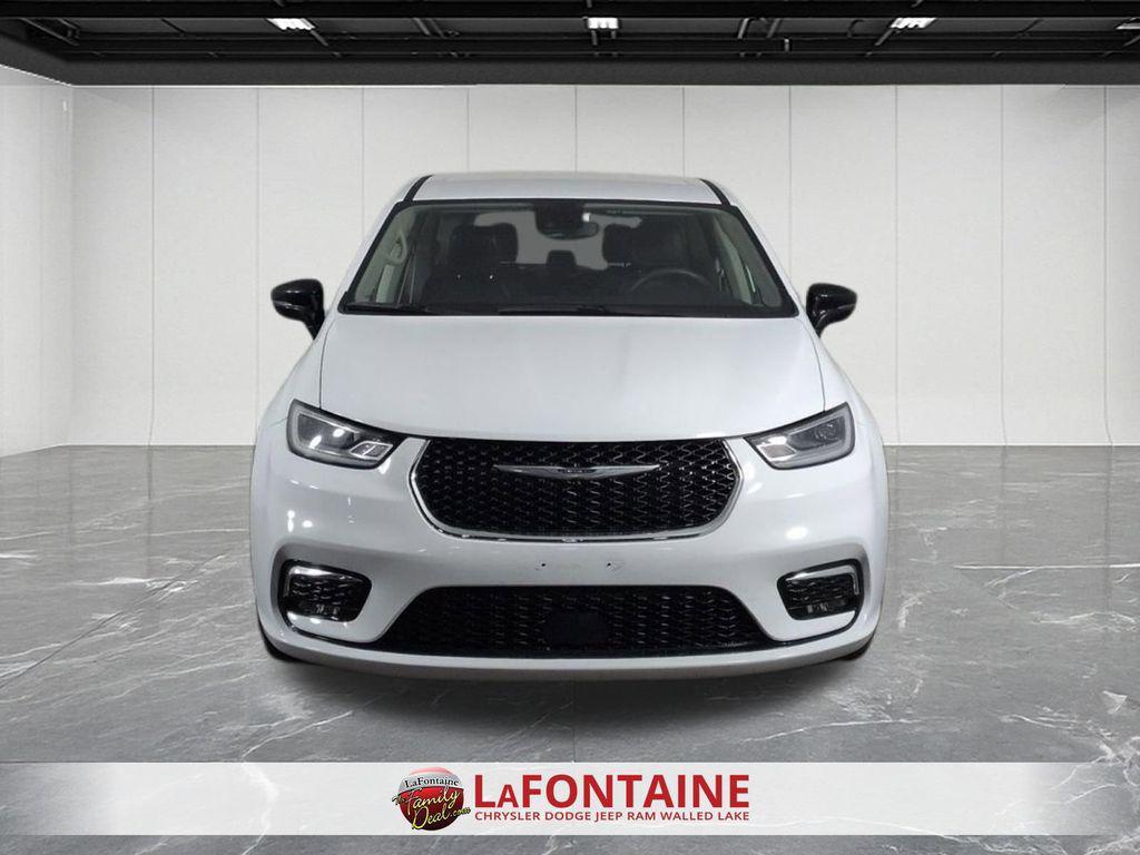 used 2024 Chrysler Pacifica car, priced at $25,995
