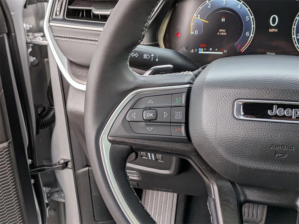 new 2025 Jeep Grand Cherokee car, priced at $43,767